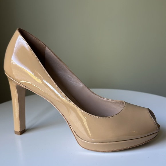 Via Spiga Patent Leather Peep Toe Platform Heels Pumps Dress Shoe Event Neutral - Picture 1 of 16